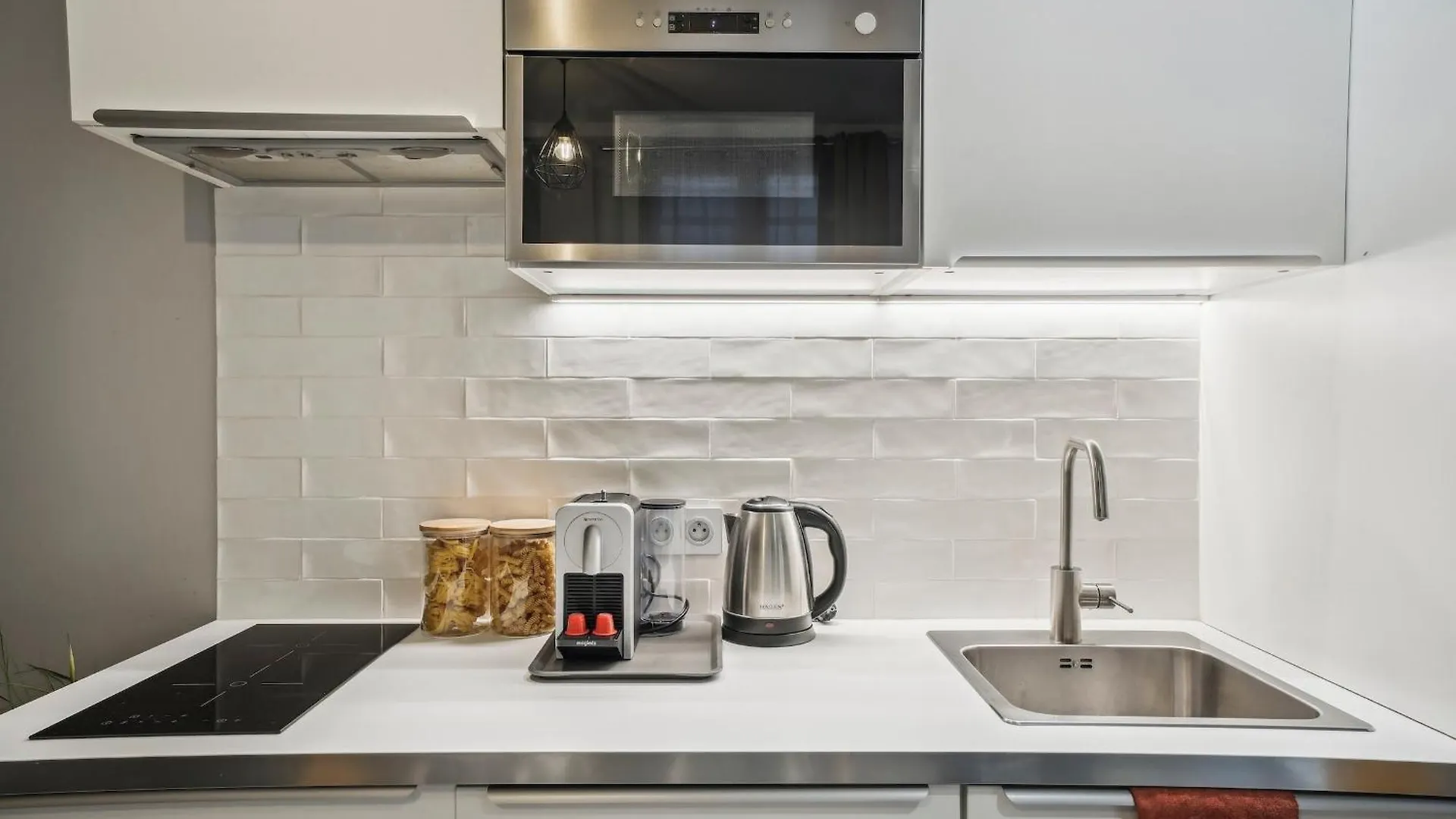 Eiffel Tower & Invalides - 1br - Cityapartmentstay